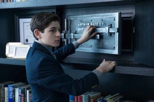 Gotham S1 'The Anvil or the Hammer' Bruce Safe BagoGames